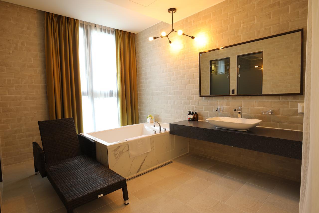 Rest Hotel Gimpo Esterno foto