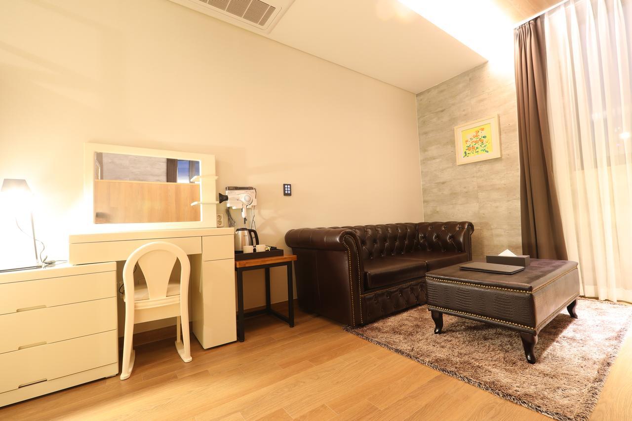 Rest Hotel Gimpo Esterno foto
